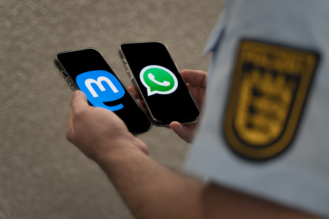 Polizei Baden-Württemberg geht neue Wege der Kommunikation: Ab Oktober 2024 auch auf WhatsApp und Mastodon Ab dem 1. Oktober 2024 wird die Polizei Baden-Württemberg ihre Kommunikationsstrategien erweitern und Informationen zu Einsätzen und aktuellen Ereignissen über die beliebten Messaging-Dienste WhatsApp und die datenschutzfreundliche Plattform Mastodon bereitstellen. Mit dieser Maßnahme verfolgt die Polizei das Ziel, noch mehr Bürgerinnen und Bürger zu erreichen und die Kommunikation mit der Bevölkerung zu intensivieren. Stellvertretender Ministerpräsident und Innenminister Thomas Strobl äußerte sich positiv zu den neuen Kommunikationskanälen und hob hervor, dass die Polizei bereits seit Jahren erfolgreich auf Plattformen wie Facebook, X (ehemals Twitter), Instagram und …