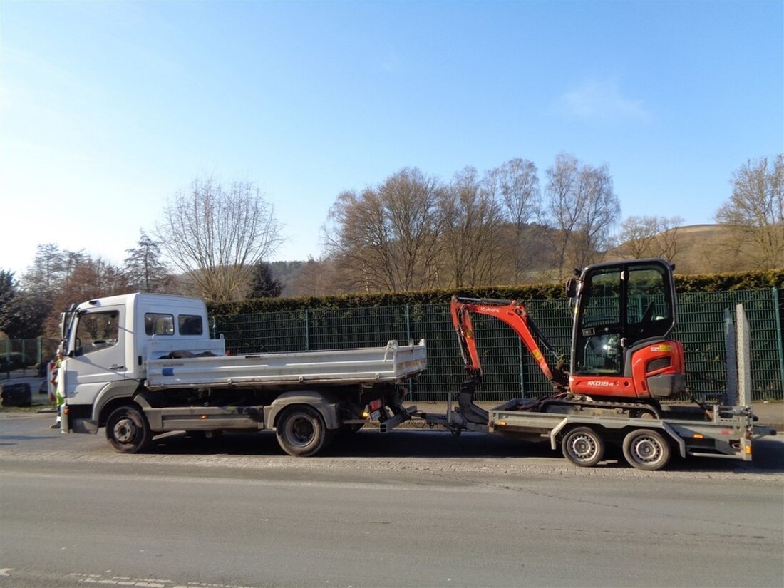 Im Märkischen Kreis kontrollierte die Polizei 303 Lkw und 2 Busse, entdeckte 131 Verstöße und verhängte teils Fahrverbote.