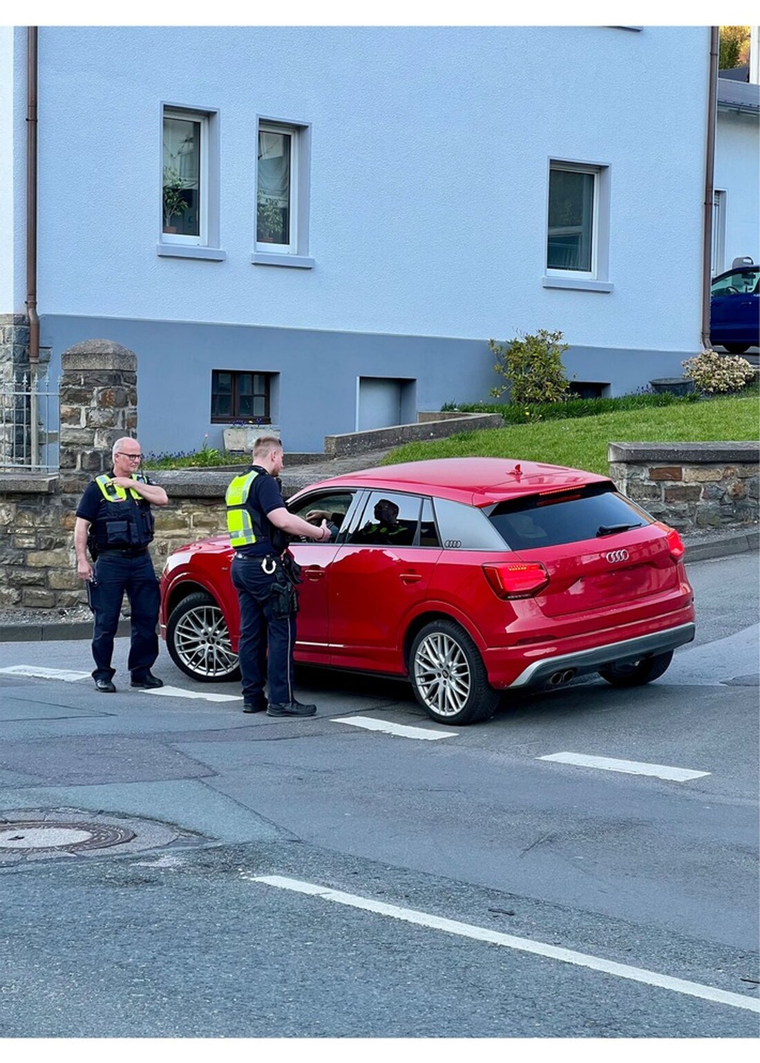 Die Polizeiwache Plettenberg führte gestern Verkehrskontrollen zur Unfallprävention durch. Ergebnisse und zukünftige Maßnahmen im Fokus.