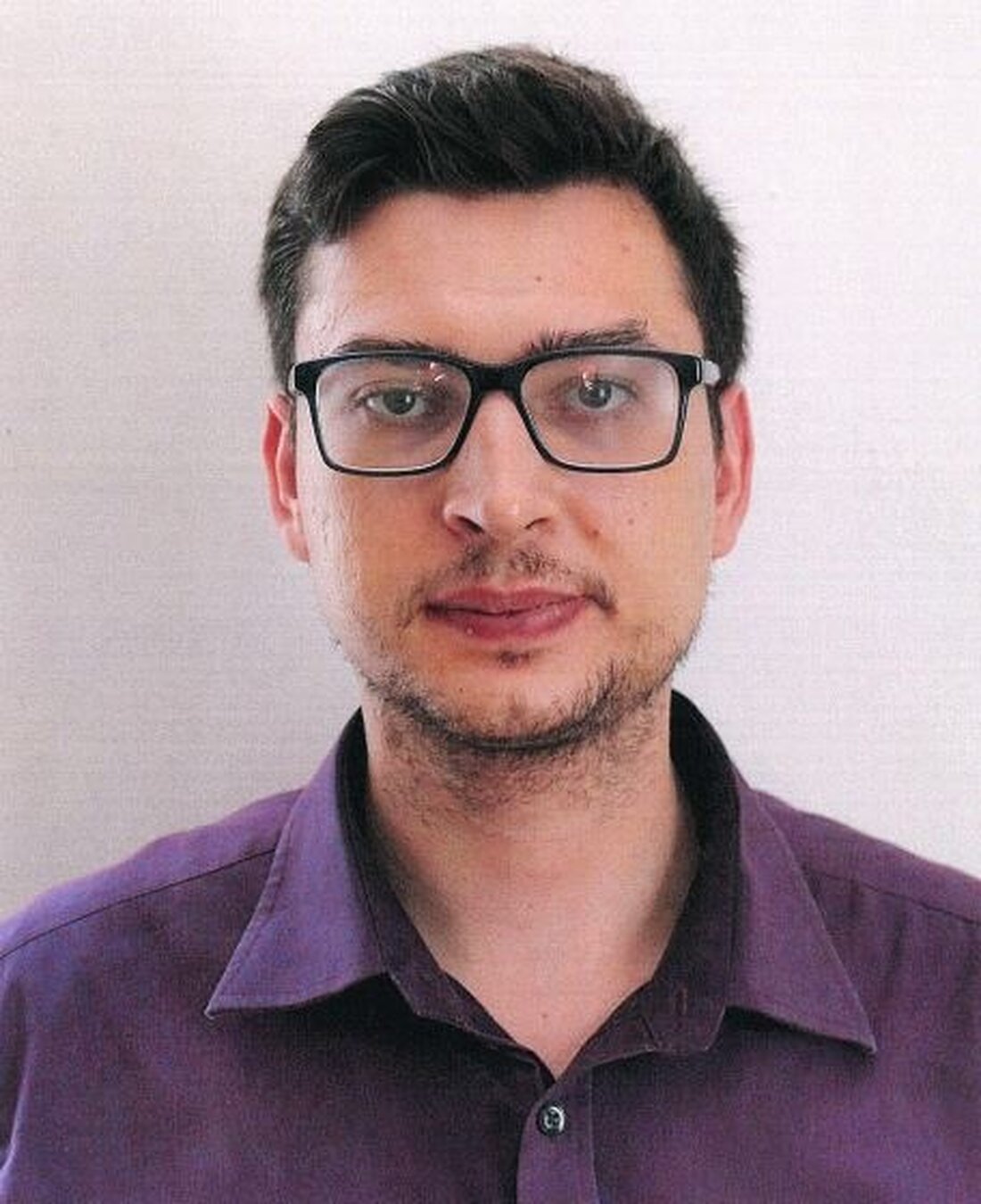 Die Polizei sucht nach dem vermissten 26-jährigen Kilian L., zuletzt gesehen in Lichte, Thüringen. Hinweise erbeten.