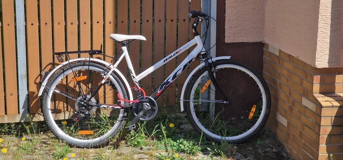 Polizei sucht Eigentümer eines Fahrrades, ermittelt nach Einbruch in Kindergarten, Autozerkratzungen und Traktor-Diebstahl in Wetterau.