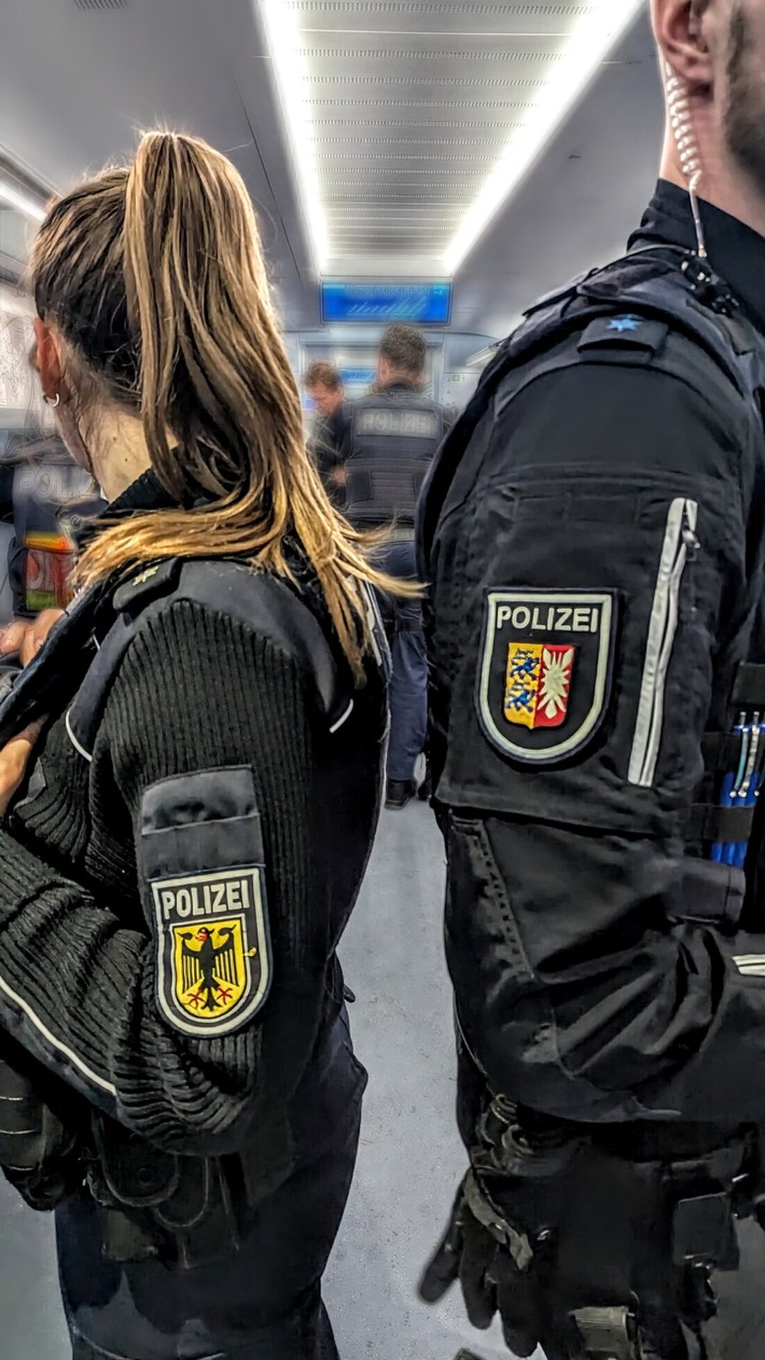 Polizei Bad Segeberg kontrolliert verstärkt das Waffen- und Messerverbot auf Bahnstrecken zwischen Bad Segeberg und Neumünster.