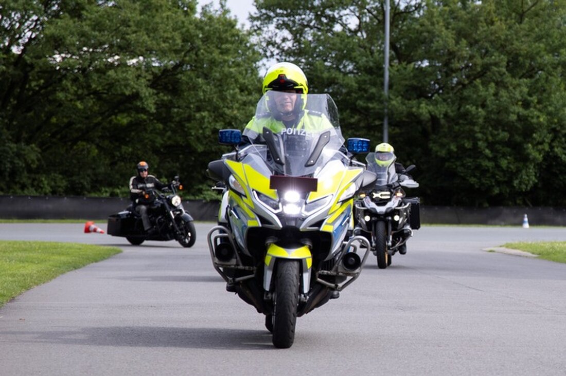 Gemeinsame Bikertour mit der Polizei am 15. Juni in Recklinghausen, Bottrop, Borken und Coesfeld zur Förderung von Fahr-Sicherheit.