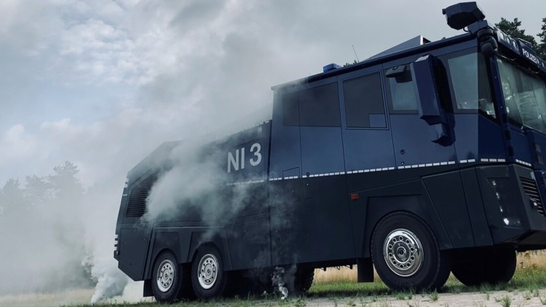 Besuchen Sie den Tag der offenen Tür der Polizeiinspektion Emsland/Grafschaft Bentheim am 11. Mai 2025 in Lingen. Spannende Programme für Groß und Klein warten!