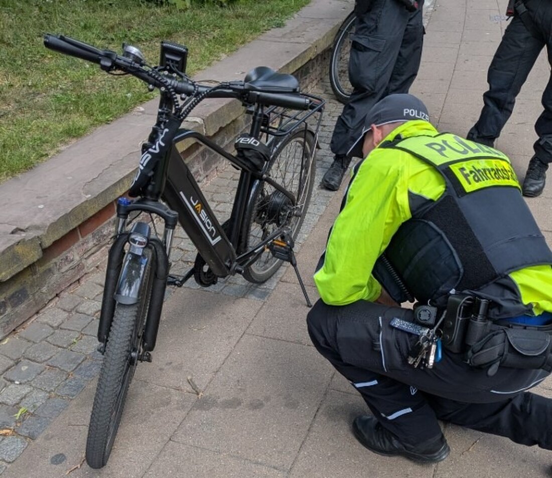 Polizei kontrolliert motorisierte Fahrräder und Elektrokleinstfahrzeuge in Lüneburg: 37 Straftaten und mehrere Beschlagnahmen in wenigen Stunden.