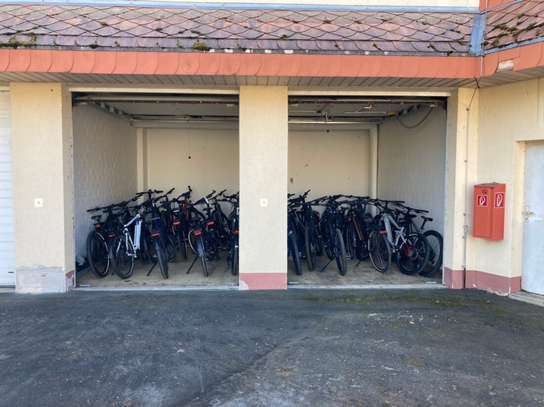 Polizei sichert 35 Pedelecs und Zubehör in Marburg/Cölbe, Ermittlungen zu Diebstählen laufen nach Festnahmen weiter.