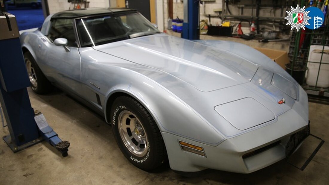 Polizei Oberhausen stellte am 23.12.2024 eine unverschlossene Corvette C3 sicher. Herkunft unklar, Ermittlungen laufen.