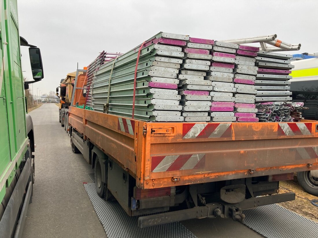 Polizei Borken kontrollierte Lkw in Raesfeld-Erle: Überladungen führten zu Konsequenzen und zur Teilnahme an ROADPOL-Aktion.