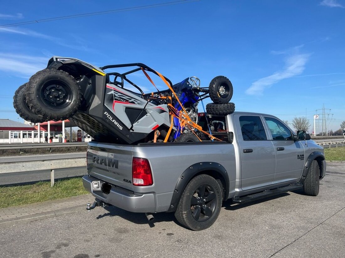 Polizeikontrolle in Ruchheim: Dodge Ram transportiert unsichere Ladung. Fahrer musste Sicherheitsleistung hinterlegen.