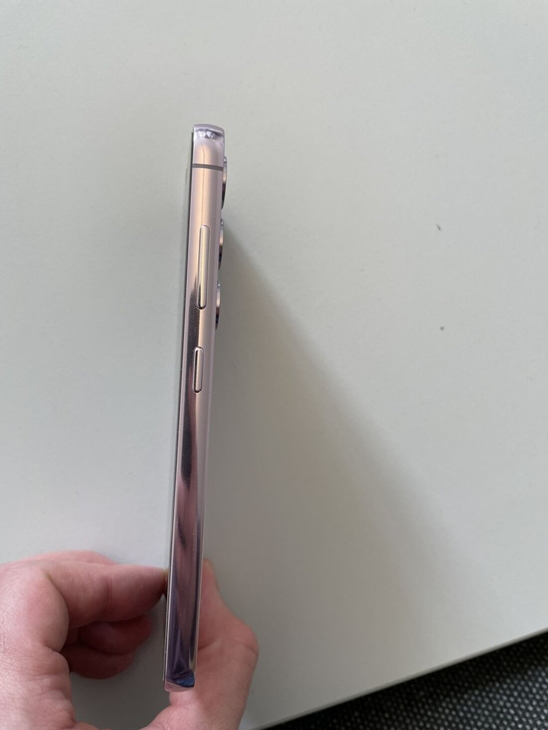 Die Polizei in Darmstadt sucht den Eigentümer eines rosa Samsung Galaxy S23, das bei Ermittlungen sichergestellt wurde. Hinweise erbeten!