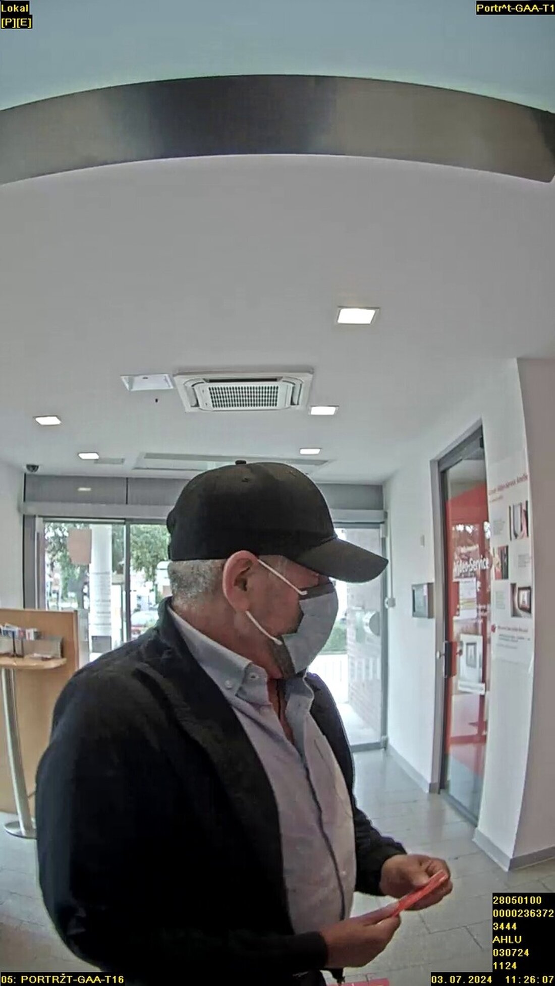 Die Polizei sucht nach einem Mann, der in Kirchhatten eine gestohlene EC-Karte missbraucht hat. Hinweise bitte melden!