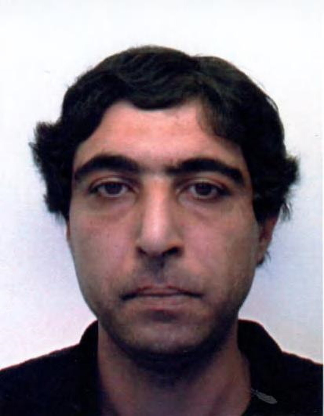 Die Polizei Berlin sucht Hinweise zum vermissten 32-jährigen Ahmad AL MOSLAHI, der seit dem 6. März 2025 verschwunden ist.