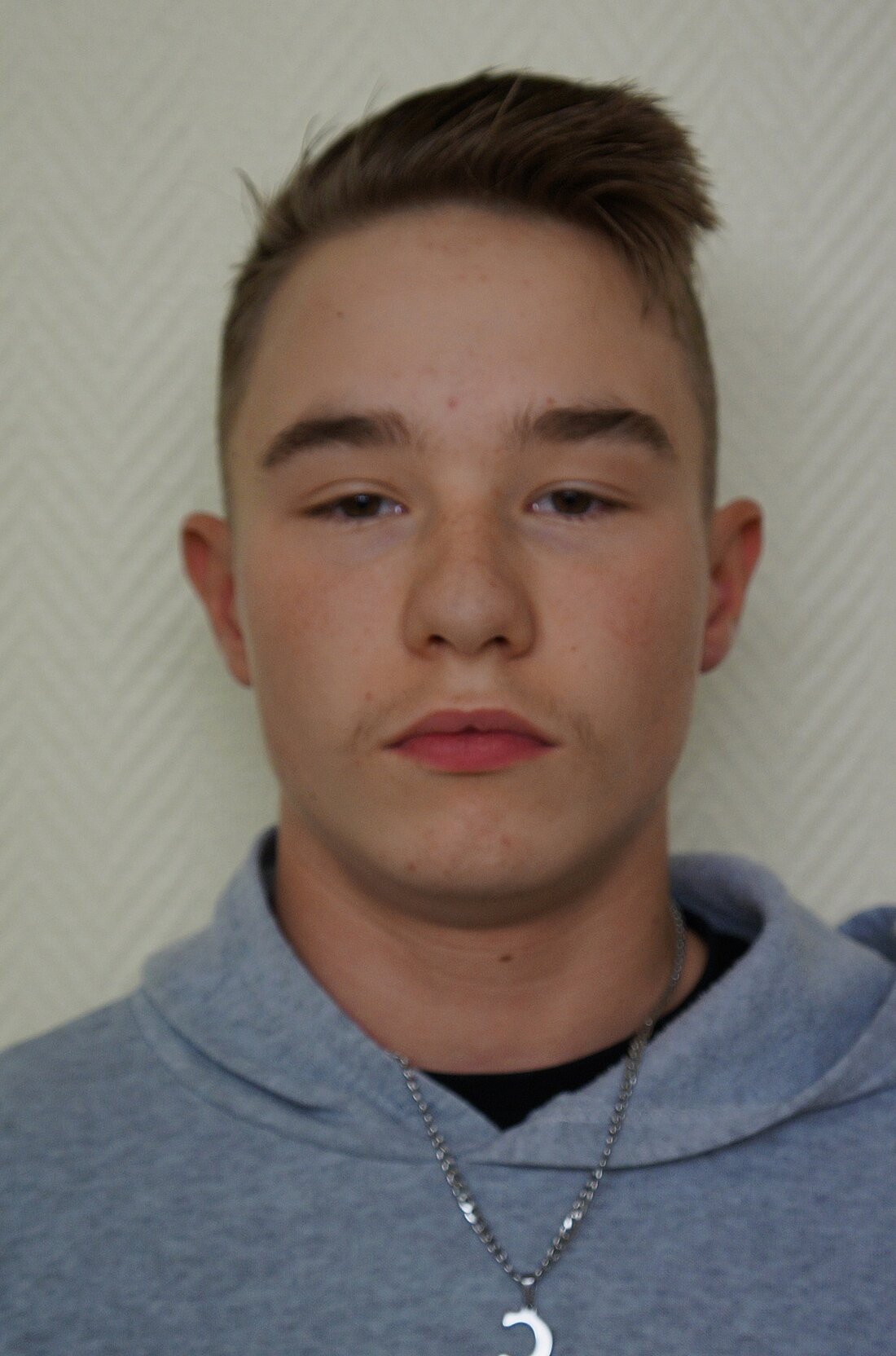 Die Polizei Berlin sucht den 16-jährigen Damon Florian Schiller, vermisst seit dem 12. April 2025. Hinweise erbeten.