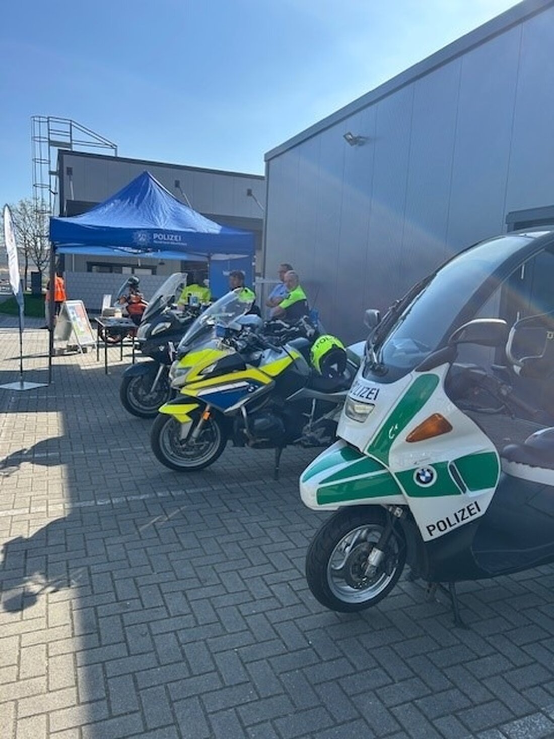 Die Kreispolizeibehörde Wesel präsentierte sich am 12.04.2025 auf der Kick-Off-Veranstaltung in Hamminkeln, um über Verkehrssicherheit zu informieren.