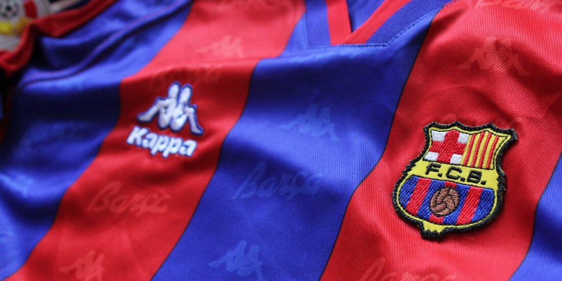 Polkadot ist einer von denen, die sich bewerben, um Trikotsponsor für den FC Barcelona zu werden, eine der größten Fußballmarken der Welt. Das Blockchain-Projekt konkurriert mit dem Musik-Streaming-Dienst Spotify und VeganNation, einer Blockchain-betriebenen globalen vegan-freundlichen Community. Krypto und Sport scheinen eine himmlische Verbindung zu sein, da immer mehr Kryptofirmen Millionen investieren, um mit den besten Sportmarken auf der ganzen Welt zusammenzuarbeiten. Polkadot, der „Ethereum-Killer“, der von einem ehemaligen Ethereum-Gründer erfunden wurde, könnte als nächstes einen Multi-Millionen-Dollar-Deal mit einer der größten Marken in der Welt des Fußballs unterschreiben. Berichte in der Sportwelt zeigen, dass Polkadot eine der drei besten Firmen im …