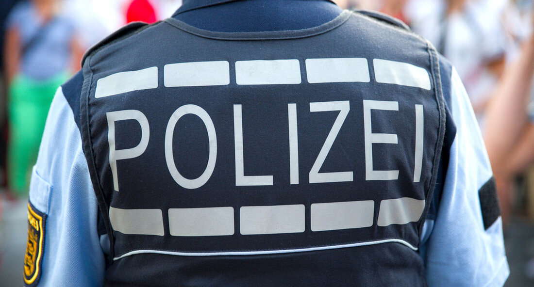 Anmeldung für Gemeinsame Pressemitteilung des Polizeipräsidiums Ravensburg und der Staatsanwaltschaft Konstanz: „Streik gegen das organisierte Verbrechen in Deutschland und Italien“. „Das internationale organisierte Verbrechen ist eine große Herausforderung für die Arbeit der Polizei. Kaum eine andere Branche ist so flexibel, wenn es darum geht, sich an aktuelle Entwicklungen anzupassen, um kriminelle Gewinne zu erzielen. Dank jahrelanger intensiver Ermittlungen des Ravensburger Polizeipräsidiums, die in enger und absolut vertrauensvoller Zusammenarbeit mit den italienischen Behörden durchgeführt wurden, ist uns dieser Schlag gegen die Nadrangheta nun gelungen. Und jeder kann diesen Erfolg der Untersuchung als Warnung verstehen: Die baden-württembergische Polizei ergreift entschlossen Maßnahmen gegen …