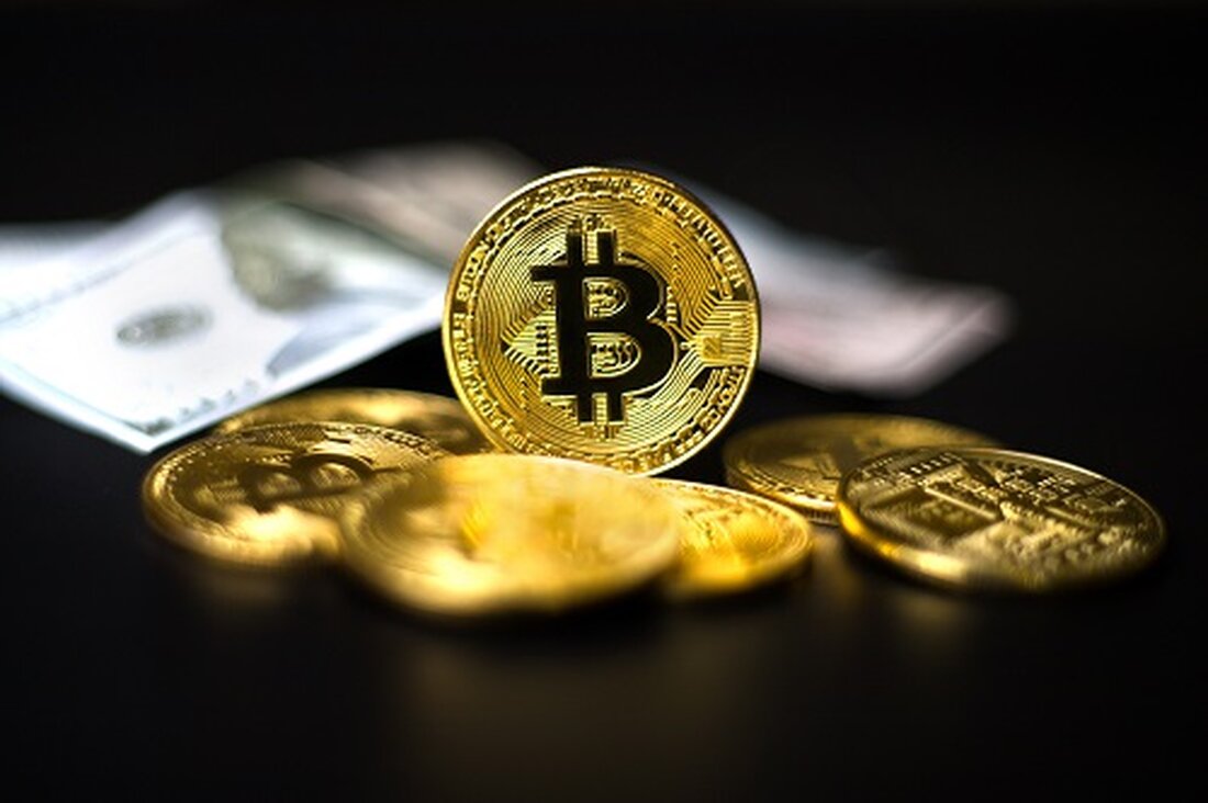 Wichtige Erkenntnisse Das Spotvolumen bleibt gering und die Liquidität auf den Bitcoin-Märkten gering Nur 2,7 % des Angebots wurden in der letzten Woche bewegt; 7 % sind im letzten Monat umgezogen Im Vergleich dazu gehen wahrscheinlich 7 % des Gesamtangebots an Bitcoins verloren Die Unsicherheit ist aufgrund der Verschärfung der Regulierung und des Makroklimas hoch Da Institutionen ETFs einreichen und Börsen starten, könnte sich die Liquiditätslage in Zukunft drastisch ändern Marktteilnehmer werden wissen, dass sich der Bitcoin-Markt im letzten Jahr, wenn überhaupt, unglaublich entwickelt hat illiquide. Bis November 2022 war die Markttiefe ohnehin gering. Dann kam die FTX-Implosion und ein …