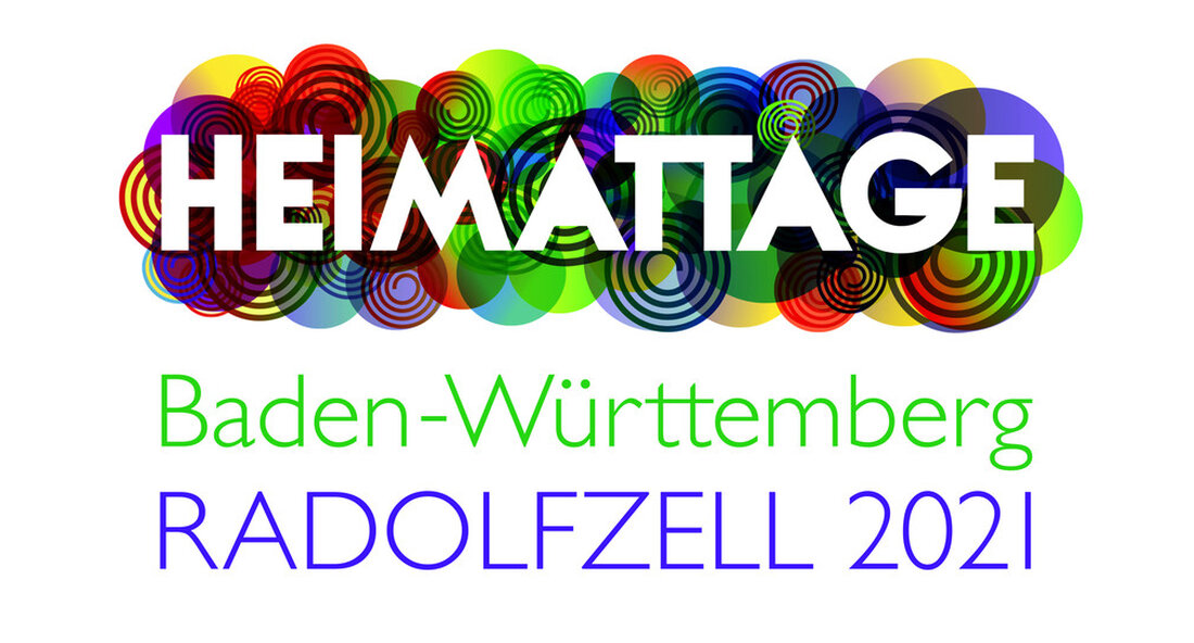 Die Baden-Württembergischen Heimtage finden 2021 in Radolfzell statt. Auch in der Koronapandemie haben die Planer eine Reihe von Veranstaltungen zusammengestellt, die sich auf sehr unterschiedliche Weise mit dem Begriff „Heim“ befassen. Das Programm wurde in einer virtuellen Veranstaltung vorgestellt. „Die diesjährigen Heimtage in Radolfzell sind in vielerlei Hinsicht besondere Heimtage. Für mich persönlich, weil ich mich am Bodensee und in der Region zu Hause fühle. Aber natürlich auch vor dem Hintergrund von Corona-Pandemie. Oberbürgermeister Staab und sein gesamtes Team haben es geschafft, die diesjährigen Heimtage in Radolfzell flexibel, kreativ, verantwortungsbewusst und mit viel zusätzlicher Arbeit so vorzubereiten, dass sie den …