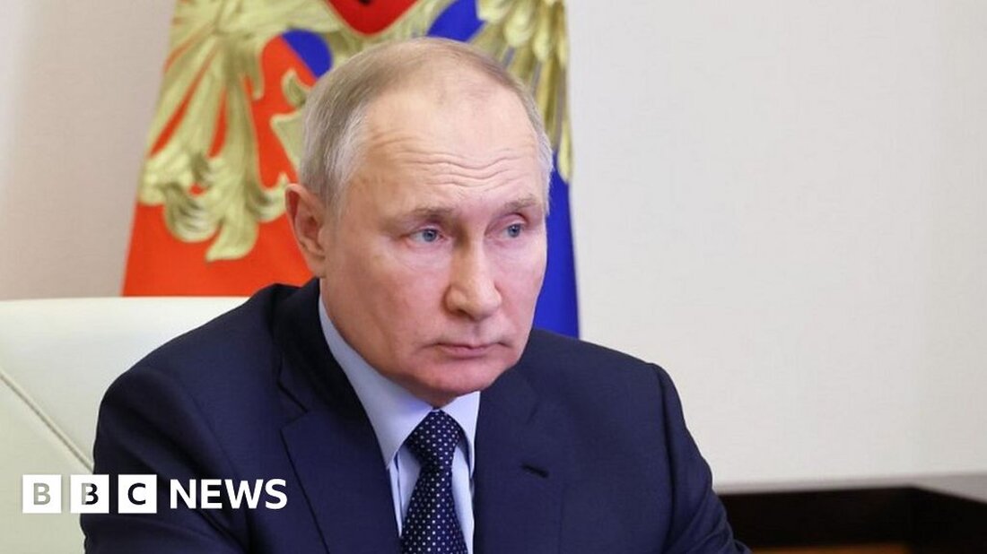 Der russische Präsident Wladimir Putin sagte, eine ukrainische Sabotagegruppe sei am Donnerstag in eine russische Grenzregion eingedrungen und habe in einem „terroristischen Akt“ das Feuer auf Zivilisten eröffnet. Zuvor sagte der Gouverneur der Region Brjansk, „Saboteure aus der Ukraine“ hätten in Ljubechane, einem Grenzdorf, auf ein Zivilauto geschossen, eine Person getötet und ein Kind verletzt. Kiew wies die russische Behauptung entschieden zurück. Der mutmaßliche Vorfall wurde nicht unabhängig verifiziert. Mykhaylo Podolyak, ein Berater des ukrainischen Präsidenten Wolodymyr Selenskyj, twitterte, es sei „eine klassische absichtliche Provokation“. „RF [Russia] will seinen Leuten Angst einjagen, um den Angriff auf ein anderes Land zu &hellip;
