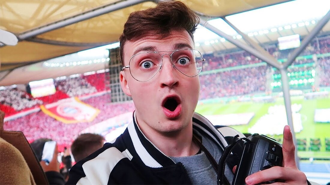 Heute gibt es den Stadion-Vlog zum DFB-Pokalfinale RB Leipzig gegen den FC Bayern München im Olympiastadion Berlin. ► Marcel abonnieren: https://www.youtube.com/user/marcelscorpion ► Sonny abonnieren: https://www.youtube.com/user/SonnyLoops ▬▬▬▬▬▬▬▬▬▬▬ RB Leipzig – FC Bayern | DFB-Pokalfinale Stadion-Vlog | ViscaBarca BEST GAMING BOOSTER (Code „Barca“ für 5%): http://levlup.de/?ref=barca Mein Lieblings-Headset: https://astro.family/ViscaBarca_DE * Mein eigener Scuf (Code „ViscaBarca“ für 5 .) % ) ► http://scuf.co/2HRLC8d * Shop ► https://3dsupply.de/de/viscabarca/ Mein Elgato Aufnahmegerät ► http://e.lga.to/ViscaBarca Mein Gamer Equipment ► http: / /bit.ly/MyEquip * NEUER MERCH ► https://3dsupply.de/de/viscabarca/ * * Diese Links sind Affiliate-Links. Sollten Sie dieses Produkt kaufen, werde ich an den Verkäufen beteiligt. Für Sie …