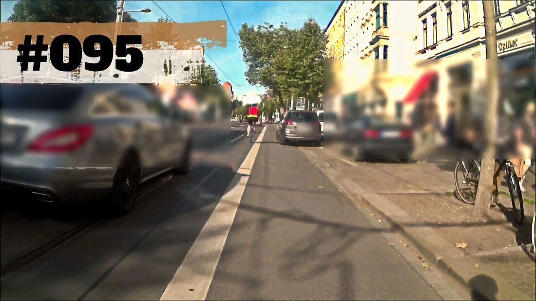 Ich freue mich über Videospenden. Allerdings sollte es nur um Fahrräder gehen. Laden Sie Ihre Videospende auf https://wetransfer.com/ hoch und senden Sie Ihre Dateien an Aliverable@googlemail.com Sie möchten sich mit mir und anderen Radfahrern austauschen? Dann trete der Discord-Gruppe bei: https://discord.gg/mMjAejtvmJ Inzwischen gibt es eine Art Assoziation zwischen Fahrrad-Dashcams. Wir sind in den sozialen Medien vertreten. Schau dort mal nach. Facebook: https://www.facebook.com/Fahrradalltag Twitter: https://twitter.com/Fahrradalltag1 Schaut unbedingt auf meiner Kanalseite vorbei. Dort finden Sie weitere Fahrradkanäle. Jetzt gibt es so viele von uns, um die Sie sich kaum kümmern können. Eine manuell gepflegte Liste der Dashcam-Kanäle aus Deutschland finden Sie hier: …