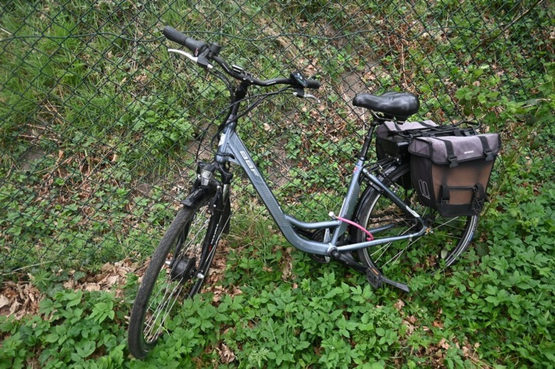 Ein 89-jähriger Radfahrer verunglückte in Kirchseelte tödlich. Er erlag schweren Kopfverletzungen nach einem Sturz.