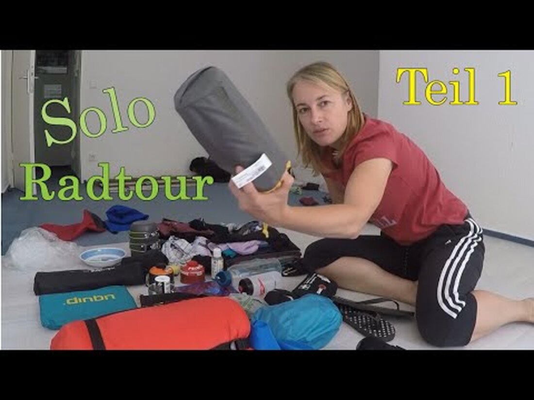 #radtour #camping #equipment #zelt #schlafsack In diesem Video seht ihr die Vorbereitung und die Präsentation meiner Ausrüstung. Bei einer Tour mit Übernachtung muss man sich einiges überlegen. Danke für’s Nachsehen! Wenn es Ihnen gefallen hat, hinterlassen Sie bitte einen Daumen nach oben oder einen Kommentar. Abonnieren nicht vergessen 😉 Außerdem ist auf folgender Website alles aufgelistet: https://www.shoesontrack.com/2021/02/18/outdoor-equipment-liste/ Vielen Dank! Die folgenden Links sind Affiliate-Links * Getränkehalter: https://amzn.to/377OZ9h Handyhalter: https://amzn.to/2ZbIJJm Handytasche: https://amzn.to/3pe2bj9 Extender Lenker: https: //amzn.to/ 3tU0hrg Tacho: https://amzn.to/3tzKwVP Gepäckträger: https://amzn.to/3d7Gtee Lenkertasche: https://amzn.to/376XjG6 Gepäckträgertasche: https://amzn. to/2Oxz5yD Co2 Pumpe: https://amzn.to/2MZn3gX GoPro Hero 7: https://amzn.to/3d7EiYi GoPro Stativ: https://amzn.to/3d6XhCc Halterung: https://amzn.to/ 3tLxC81 Stativarm: https://amzn.to/3adR59t …