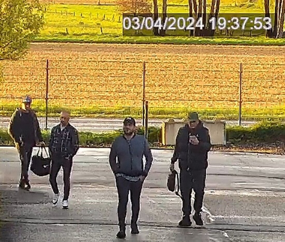 Unbekannte Täter brachen in Wassenberg in eine Lagerhalle ein und entwendeten Schmuck. Hinweise an die Polizei Heinsberg erbeten.