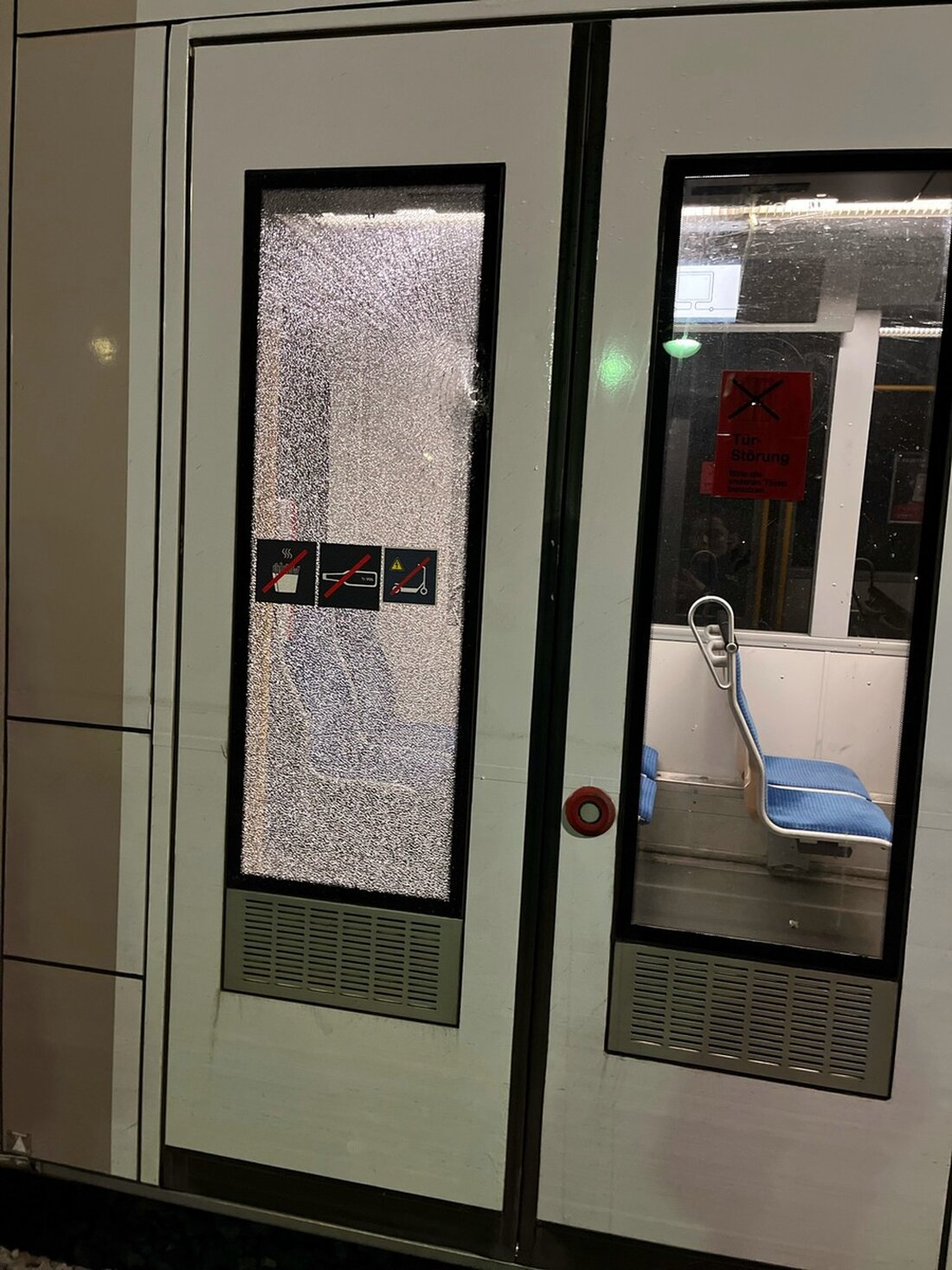 Unbekannte zerstören am 03.03. Fahrzeuge am Weißenberger Weg. Polizei fahndet nach Tätern, doch bislang ohne Erfolg.