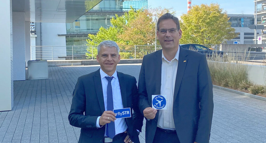 Vor der Sommerreisewelle hat sich Wirtschaftsstaatssekretär Patrick Rapp am Flughafen Stuttgart über die bestehenden Herausforderungen informiert. Die Sicherung von Fachkräften im Land kann nur als Gemeinschaftsaufgabe von Politik, Branchenverbänden und Unternehmen gelingen. Dr. Patrick Rapp, Staatssekretär im Ministerium für Wirtschaft, Arbeit und Tourismus, hat sich mit Blick auf die bevorstehenden Sommerferien am Flughafen Stuttgart mit Geschäftsführer Walter Schoefer über die Personalsituation in der Reisebranche ausgetauscht. Die coronabedingten Einschränkungen haben Tourismus, Reise- und Luftfahrtbranche in den vergangenen zwei Jahren hart getroffen und zu großer Unsicherheit, auch durch eine verstärkte Personalfluktuation, geführt. Das Resultat ist, dass viele Betriebe unter einem Fach- und …