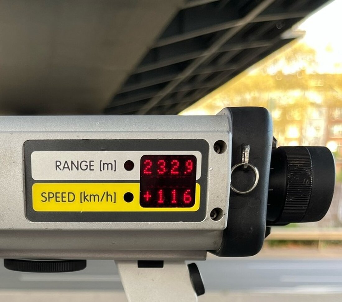 Die Polizei Düsseldorf zieht Bilanz der ROADPOL Speed-Kontrollaktion: Zahlreiche Geschwindigkeitsverstöße festgestellt. Sicher fahren!