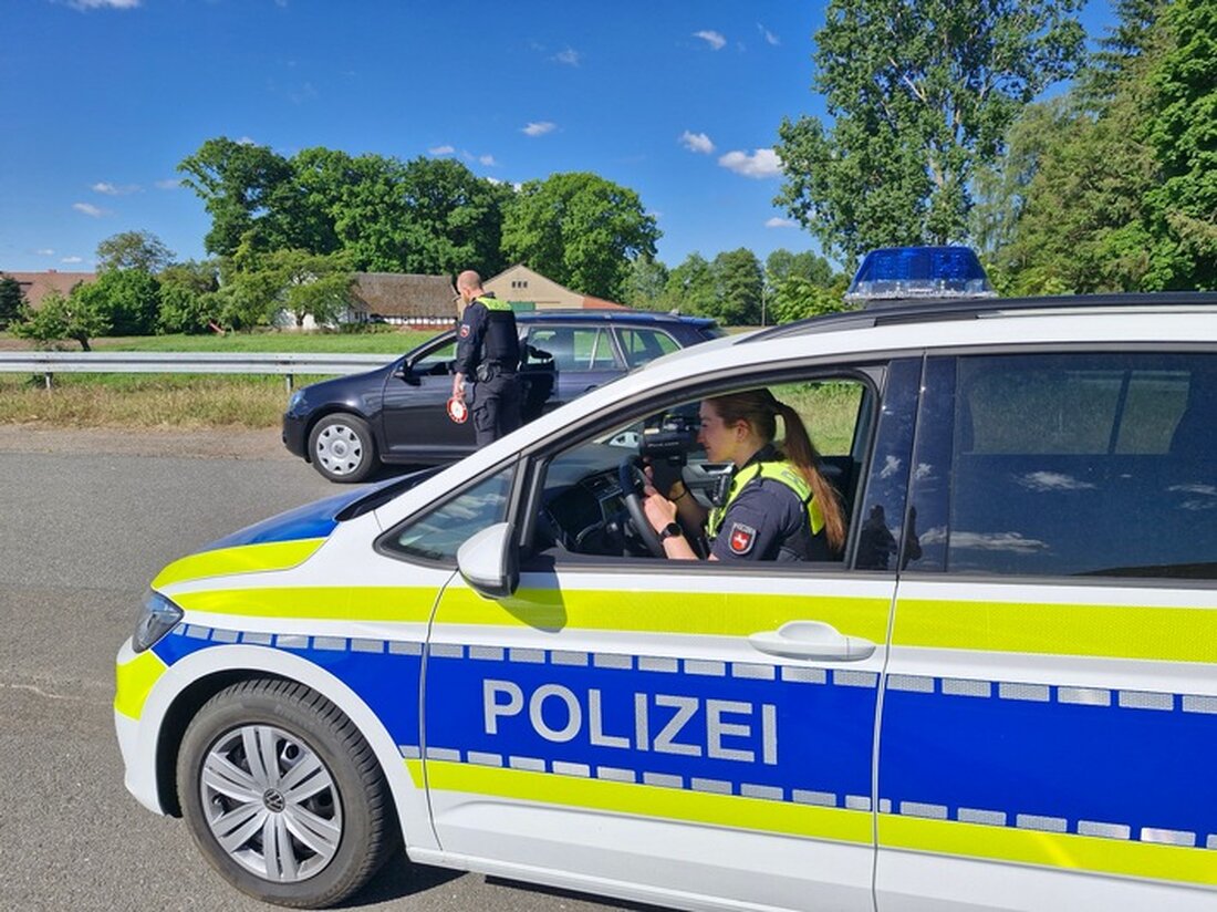 Die Polizeiinspektion Diepholz führt Geschwindigkeitsmessungen durch, entdeckt rasante Fahrer und steigert Verkehrssicherheit im Landkreis.