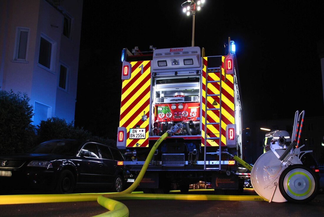 Einsatz in Bonn: Rauchmelder alarmierten Nachbarn und verhinderten Schlimmeres in einem Studentenwohnheim. Sicherheitstipps für alle.