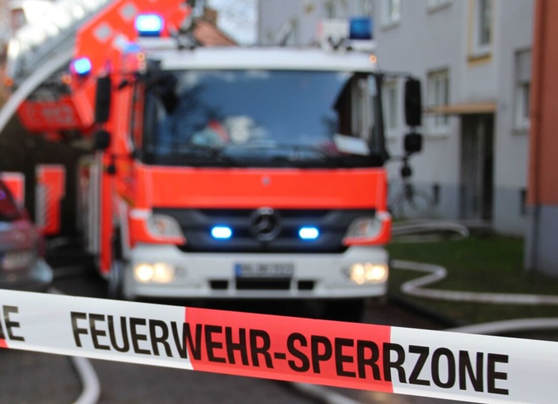 Ein Rauchmelder rettete am 09. Mai 2025 in Bonn einen schlafenden Bewohner vor dem Rauch eines Brandes in seiner Wohnung.