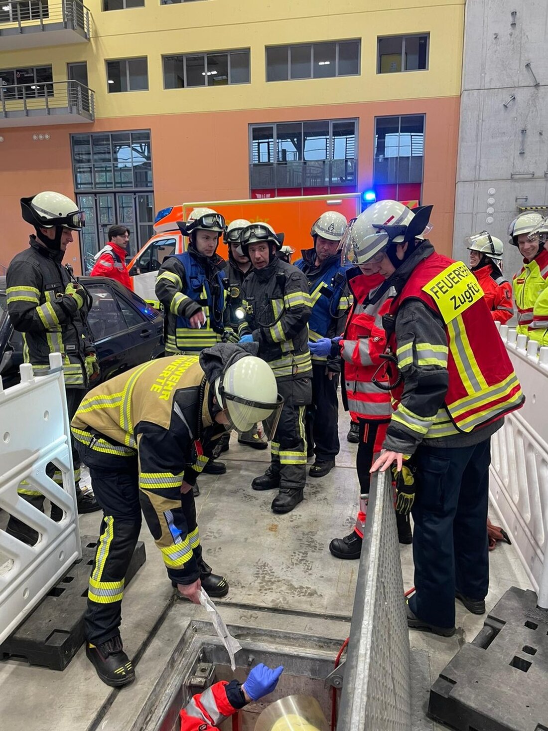 Die Feuerwehr Wetter (Ruhr) führte am 25.01.2025 am Institut der Feuerwehr NRW in Münster realistische Übungen mit 70 Einsatzkräften durch.