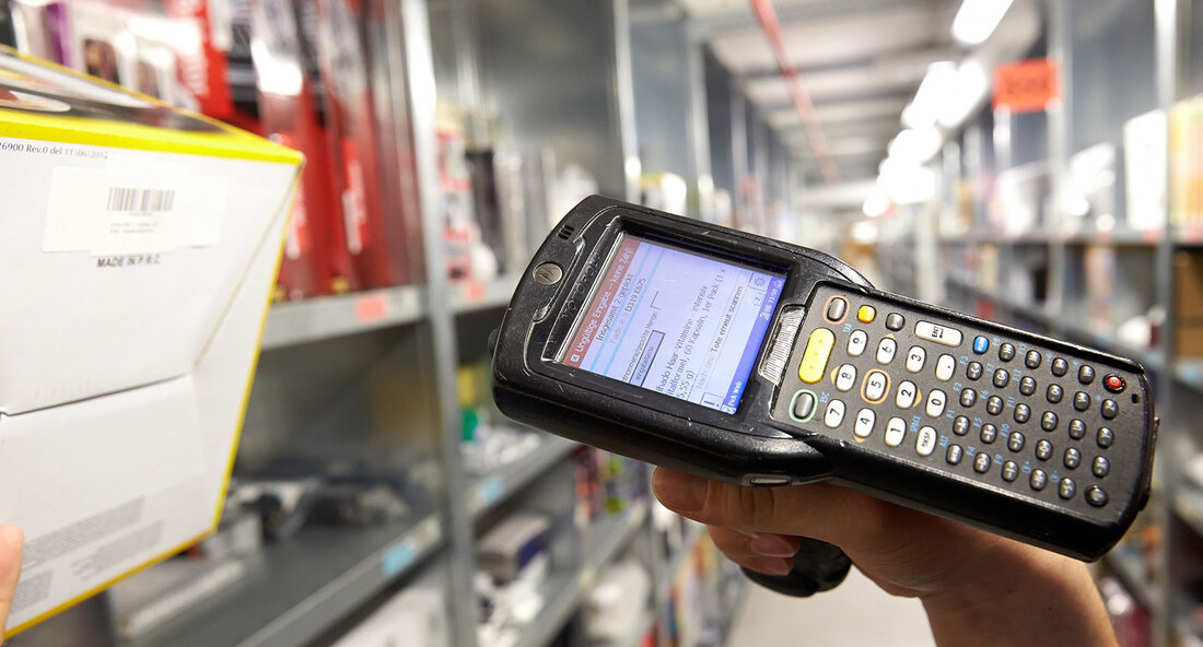 Das Reallabor für intelligente Lieferlösungen „LastMileCityLab“ in Bruchsal erhält 7,5 Millionen Euro aus EU- und Landesmitteln. Damit bewilligt das Land ein weiteres Leuchtturmprojekt aus dem Innovationswettbewerb RegioWIN 2030. Mit der Übergabe eines symbolischen Förderschecks hat Wirtschaftsstaatssekretär Dr. Patrick Rapp am 10. Februar 2023 in Bruchsal den Startschuss für das Leuchtturmprojekt „LastMileCityLab – Erlebnisraum für urbane Logistik“ gegeben. Die städtische Eigengesellschaft efeuCampus Bruchsal GmbH erhält fünf Millionen Euro aus dem Europäischen Fonds für regionale Entwicklung (EFRE) und ergänzend 2,5 Millionen Euro aus Landesmitteln. Es ist das zweite von drei prämierten Leuchtturmprojekten der TechnologieRegion Karlsruhe, das im Rahmen des Wettbewerbs RegioWIN 2030 durch …
