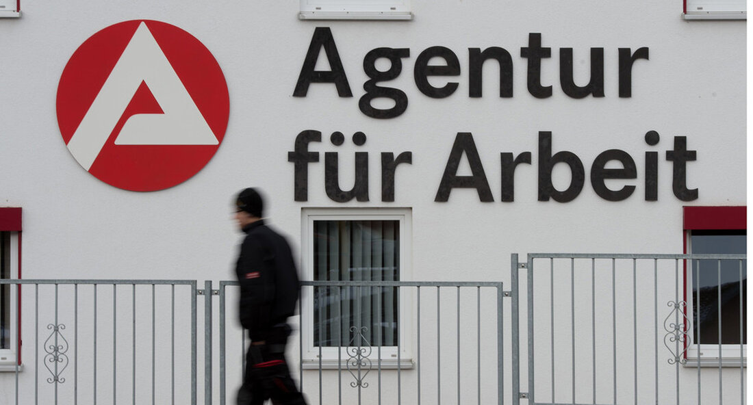 Arbeitsminister aus vier Bundesländern haben sich dafür ausgesprochen, Leistung und Lebensleistung in der grundlegenden sozialen Sicherheit stärker zu berücksichtigen. Die Einführung der grundlegenden Sicherheit für Arbeitsuchende als wichtiger Bestandteil der Sozial- und Arbeitsmarktpolitik hat zu positiven Entwicklungen auf dem Arbeitsmarkt beigetragen. Das Prinzip „Unterstützung und Nachfrage“ hat sich bewährt, auch wenn viele Begünstigte und in Teilen der Gesellschaft noch Vorbehalte haben. In einigen Bereichen sind rechtliche Änderungen erforderlich. Die bayerischen, baden-württembergischen, mecklenburgisch-westpommernischen und nordrhein-westfälischen Landesarbeitsminister haben in einem gemeinsamen Papier wichtige Punkte für eine Reform der Grundsicherheit vorgestellt. Ziel ist es, die Grundsicherheit so weiterzuentwickeln, dass bei der Gestaltung des …