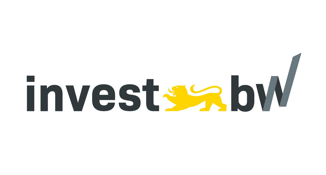 Baden-Württemberg fördert im Rahmen des Förderaufrufs „Invest BW Greentech“ insgesamt 74 Innovationsvorhaben mit einem finanziellen Aufwand von etwa 34 Millionen Euro. Mit diesem Förderaufruf konzentriert sich das Wirtschaftsministerium gezielt auf Innovationsprojekte, die zum Umwelt-, Ressourcen- und Klimaschutz beitragen. Dies ist bereits der dritte missionsorientierte Förderaufruf von Invest BW. Dr. Nicole Hoffmeister-Kraut, Ministerin für Wirtschaft, Arbeit und Tourismus, äußerte sich positiv über den Erfolg des Förderaufrufs. Sie erklärte: „Nachdem bereits der Förderaufruf ‚Innovationen für den Klimaschutz‘ eine sehr hohe Nachfrage erfahren hat, war auch der Aufruf ‚Green-Tech‘ sehr erfolgreich“. Insgesamt wurden für beide Aufrufe 65,4 Millionen Euro zur Unterstützung von Vorhaben …