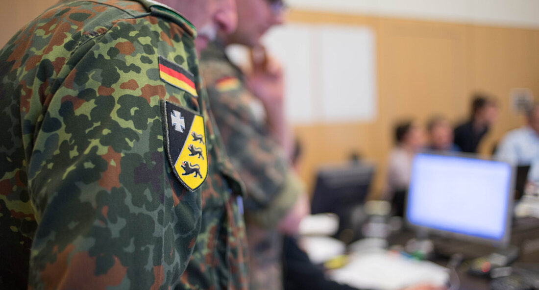 Innenminister Thomas Strobl würdigt Veteraninnen und Veteranen der Bundeswehr zum Veteranentag 2024 In einer Pressemitteilung zum Veteranentag 2024 hat der Innenminister Thomas Strobl seine Anerkennung und Dankbarkeit für die Veteraninnen und Veteranen der Bundeswehr zum Ausdruck gebracht. Angesichts des grausamen Angriffskriegs Russlands auf die Ukraine betonte er die Bedeutung einer starken und wehrhaften Bundeswehr für die Sicherheit Europas. Strobl betonte, dass die Soldatinnen und Soldaten der Bundeswehr ihr Leben für die Verteidigungsfähigkeit des Landes opfern und daher die gebührende Anerkennung und Dankbarkeit verdienen. Der Deutsche Bundestag hat beschlossen, den 15. Juni als jährlichen nationalen Veteranentag zu würdigen, um den Einsatz …