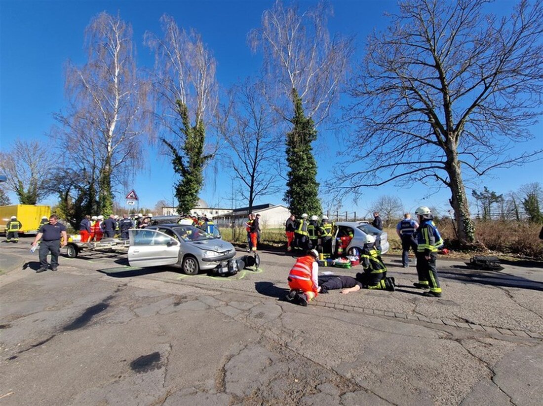 Am 18.03.2025 übten Feuerwehr, Rettungsdienst und Polizei in Neuwied gemeinsam Notfallszenarien zur Verbesserung der Zusammenarbeit.