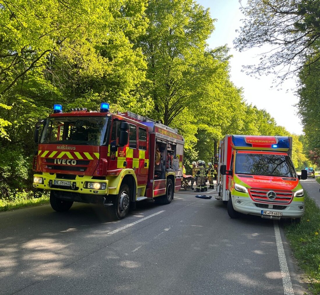Feuerwehr Mettmann führt zwei Rettungseinsätze durch: Ein chirurgischer Notfall und ein schwerer Verkehrsunfall erforderten Rettungshubschrauber.