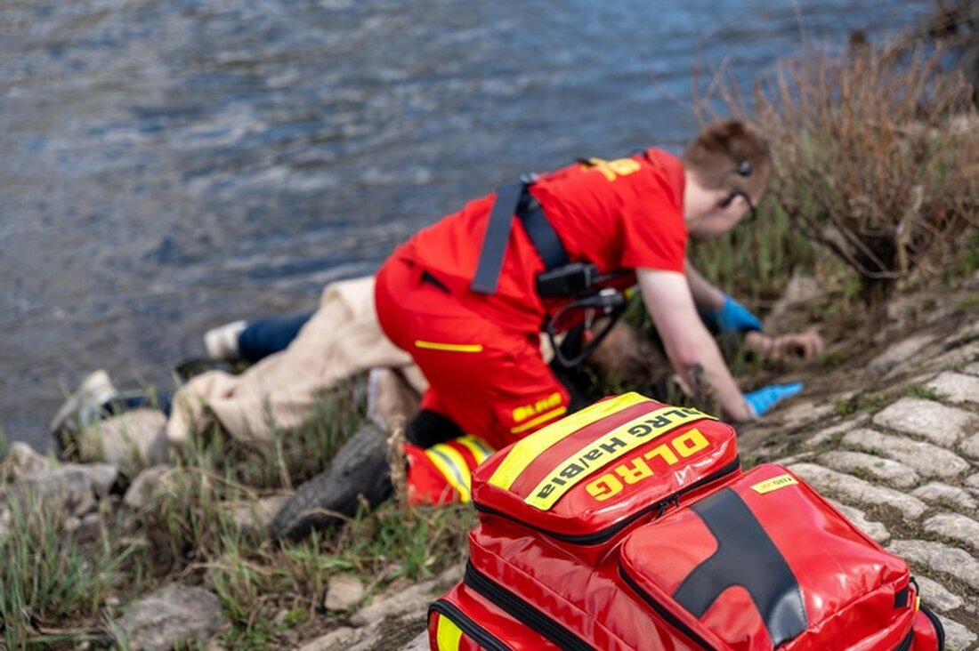 Rettungskräfte aus dem Ennepe-Ruhr-Kreis demonstrieren ihre Einsatzfähigkeit bei einer großangelegten Übung am 29.03.25 in Hattingen.