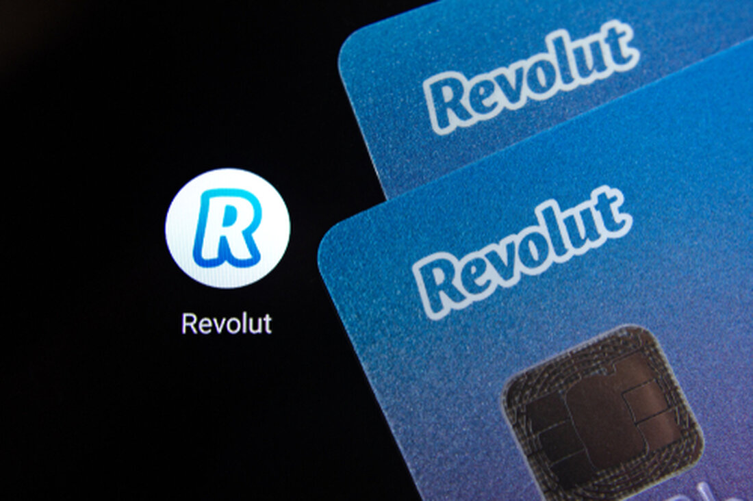 Revolut unternimmt diesen Schritt, nachdem sein in den USA ansässiger Partner Bakkt die Token kürzlich von der Börse genommen hat. MATIC, ADA und SOL werden jedoch weiterhin auf Revolut in anderen Märkten verfügbar sein. Robinhood und eToro haben kürzlich ebenfalls ähnliche Token-Delistings angekündigt. Revolut wird die Unterstützung für drei große Kryptowährungen einstellen, teilte die kryptofreundliche Bank ihren Kunden in den USA mit. Das Unternehmen teilte in einer E-Mail an US-Kunden mit, dass es Cardano (ADA), Polygon (MATIC) und Solana (SOL) von der Börse nehmen werde. Die „Finanz-Super-App“ fügte Anfang 2021 eine Vielzahl von Token hinzu, als die Nachfrage inmitten des …