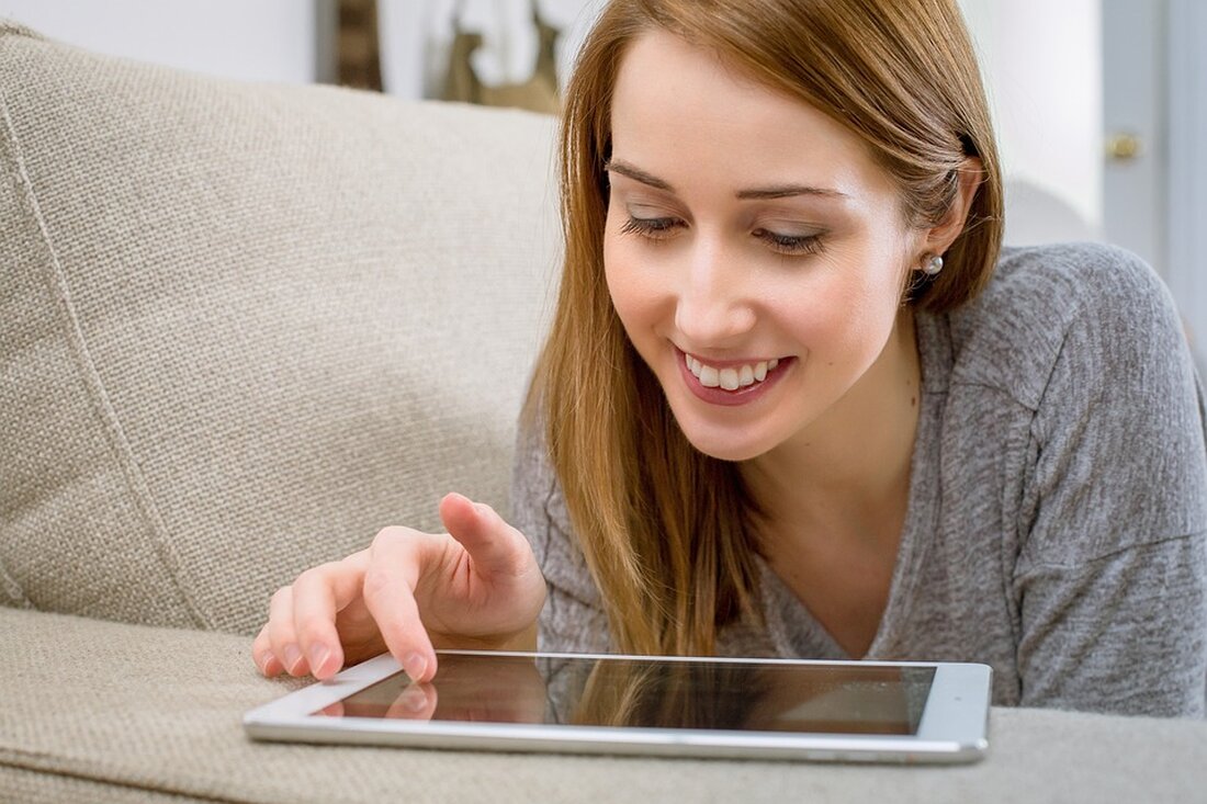 Entdecken Sie Bluetouch, die App, die Ihr Smartphone in ein praktisches Touchpad für Tablets verwandelt. Kompatibel mit iOS und Android!