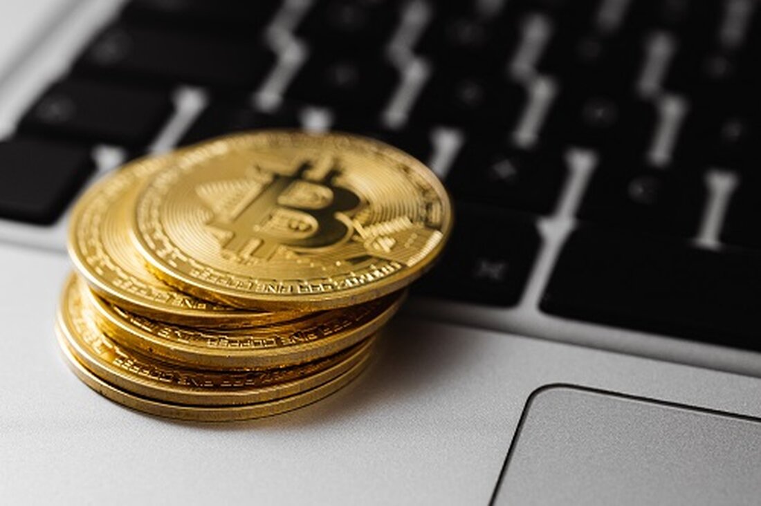 Die Kryptowährung hat den Casino-Auszahlungsprozess verändert. Krypto-Casinos nutzen die Leistungsfähigkeit der Blockchain-Technologie und Kryptowährungen, um der Privatsphäre der Benutzer Priorität einzuräumen. Kryptografische Algorithmen und intelligente Verträge tragen dazu bei, nachweislich faires Spielen zu gewährleisten. In den letzten Jahren hat die Welt des Online-Glücksspiels mit dem Aufkommen von Krypto-Casinos einen tiefgreifenden Wandel erfahren. Diese innovativen Plattformen haben eine Welle von Veränderungen herbeigeführt und die Art und Weise, wie Auszahlungen verarbeitet werden, die Wahrung der Privatsphäre gewahrt und Fairness im Bereich des Online-Glücksspiels gewährleistet wird, revolutioniert. Wie Kryptowährung den Casino-Auszahlungsprozess verändert Herkömmliche Online-Casinos stellen oft eine Herausforderung dar, wenn es um die …