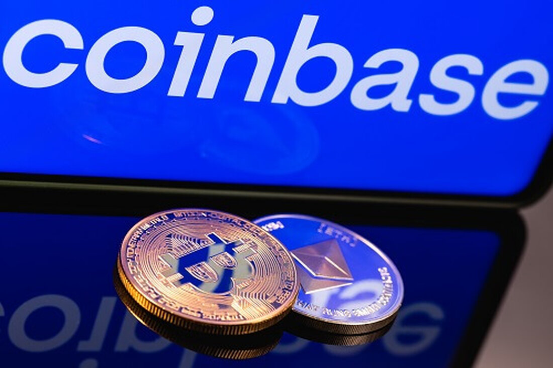 Der Richter entscheidet, dass der Fall SEC vs. Coinbase fortgesetzt wird. UNS Bezirksrichterin Kathrine Failla gab jedoch dem Antrag von Coinbase bezüglich seines Wallets statt. Ein Bundesrichter hat entschieden, dass die Klage der US-amerikanischen Securities and Exchange Commission (SEC) gegen die Krypto-Börse Coinbase fortgesetzt wird. Die US-Bezirksrichterin Kathrine Failla verkündete am Mittwoch das Urteil, wobei das Gericht den Antrag von Coinbase auf Abweisung des Falls ablehnte. Richter lehnt Antrag von Coinbase ab Die SEC verklagte Coinbase im Juni 2023 mit der Begründung, dass das in den USA ansässige Unternehmen eine nicht registrierte Krypto-Börse betreibe und nicht registrierte Wertpapiere anbiete. Richter …