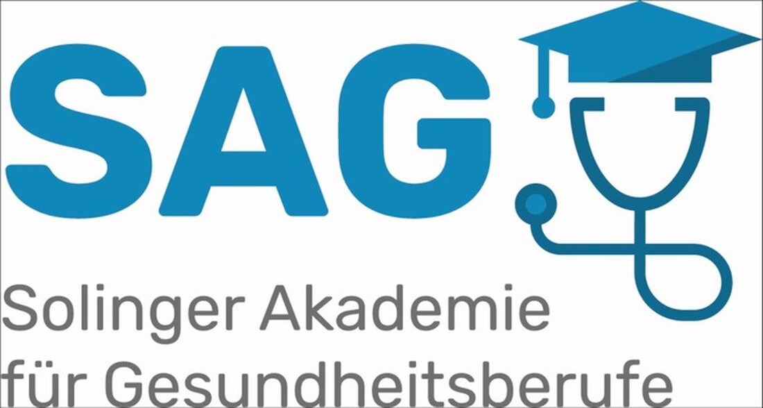 Die Feuerwehr Solingen und das Städtische Klinikum feiern das Richtfest der neuen Akademie für Gesundheitsberufe in Solingen.