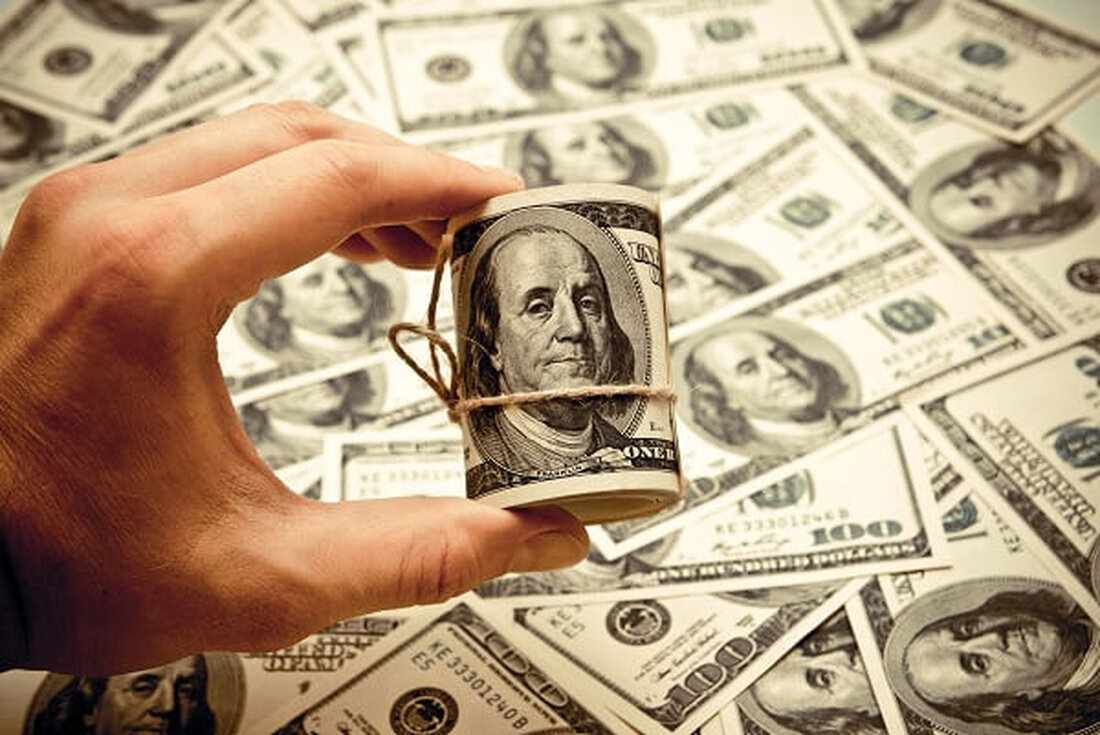 Riot Platforms bietet 950 Millionen Dollar für die Übernahme des kanadischen Bitcoin-Miners Bitfarms. Bitfarms steht im Zuge der Klage gegen CEO Geoffrey Morphy vor Turbulenzen in der Führung. Durch die Fusion würde der hinsichtlich seiner Kapazität größte börsennotierte Bitcoin-Miner entstehen. Riot Platforms, ein bekannter Bitcoin-Miner und größter Anteilseigner von Bitfarms, hat eine feindliche Übernahmeangebot von 950 Millionen Dollar für Bitfarms, ein kanadisches Bitcoin-Mining-Unternehmen. Das Übernahmeangebot von Riot stellt einen Aufschlag von 24 % auf den volumengewichteten Durchschnittsaktienkurs von Bitfarms für einen Monat (Stand: 24. Mai 2024) dar. Nach der Übernahme durch Riot besitzen die Aktionäre 17 % von Bitfarms Riot &hellip;