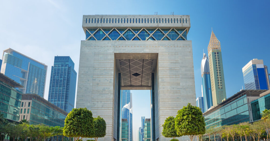Ripple hat im Nahen Osten eine wichtige Lizenz erhalten, nachdem er von der Dubai Financial Services Authority (DFSA) regulatorisch angegeben hatte. Die Lizenz ermöglicht Ripple, regulierte Kryptozahlungen und -dienste im Dubai International Finance Center (DIFC) anzubieten. Ripple angekündigt Am 13. März 2025 hatte es im Nahen Osten eine große Lizenz erhalten. Die Dubai Financial Services Authority (DFSA) hat GreenLit Ripple, um regulierte Kryptozahlungen und -dienstleistungen innerhalb des Dubai International Finance Center (DIFC) anzubieten. Ripple wird zum ersten Blockchain-fähigen Zahlungsanbieter, der diese entscheidende DFSA-Lizenz schnappt. Ripple hat die regulatorische Genehmigung der Dubai Financial Services Authority (DFSA) erhalten und uns zum ersten …