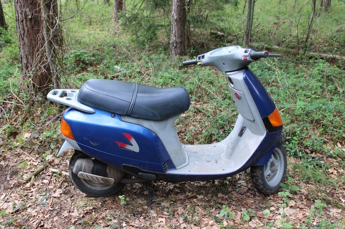 Am 19.04.2025 wurde in Loccum ein blauer Piaggio Roller ohne Kennzeichen gefunden. Hinweise bittet die Polizei Stolzenau.